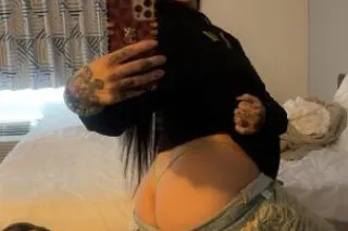 😍Sexy Seductive Snowbunny with thick juicy ass and wet creamy pussy💦 CONTENT AND FACETIME SHOWS ONLY RN💋 - Image 2